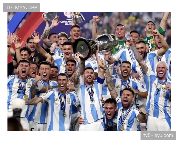 斯卡洛尼率阿根廷队世界杯表现稳健，重燃荣耀之路引全球瞩目