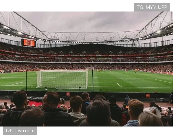 阿森纳传奇球星重返酋长球场，分享职业生涯精彩瞬间，状态回暖彰显领导力